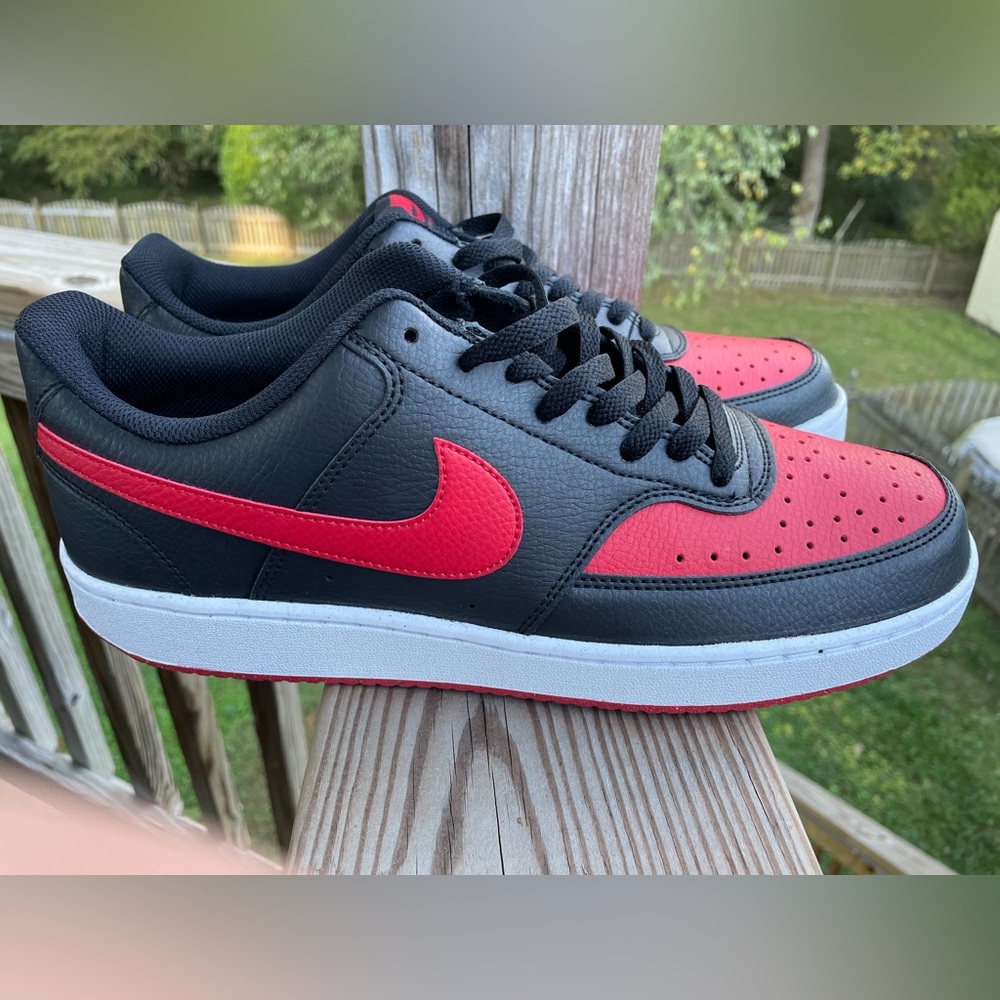NIKE COURT VISION 11.5M
BLACK/UNIVERSITY RED-WHITE
NOIR/BLANC/UNIVERSITE ROUGE